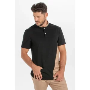 Polo mao negro cbro. costado arena Dyneke 8597537: vista frontal con modelo.