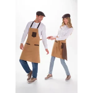 Delantal ocre combi peto y corto Dyneke 8618324: vista de conjunto con dos modelos.