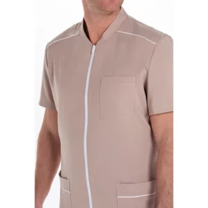 Chaqueta hombre microfibra elastica beige Dyneke 8620785: detalle del cuello y bolsillos.