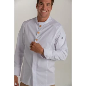 Chaqueta blanca hosteleria botón madera Dyneke 8801700: vista frontal con modelo.