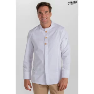 Chaqueta blanca hosteleria botón madera Dyneke 8801700: vista frontal con modelo.