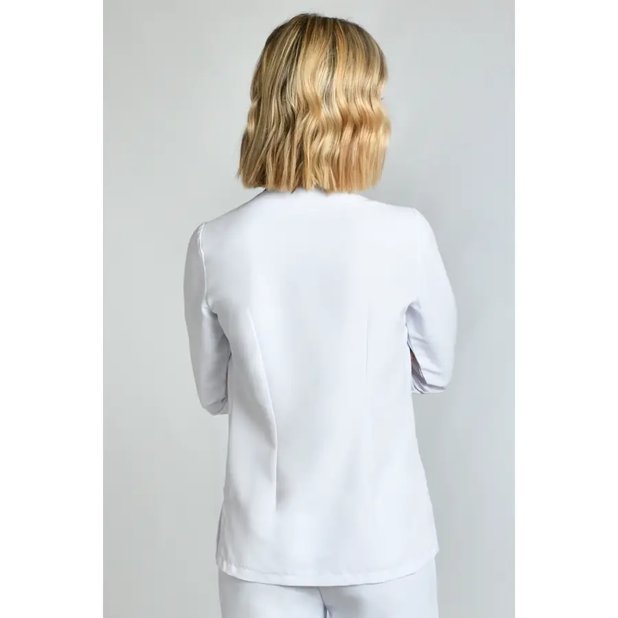 Chaqueta Dyneke 8817572 mujer blanca azul y fucsia 3 Vista trasera de una chaqueta blanca Dyneke de manga larga con modelo.