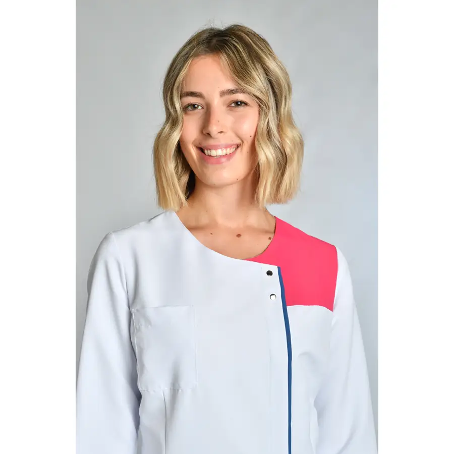 Chaqueta Dyneke 8817572 mujer blanca azul y fucsia 4 Chaqueta srta. Microfibra contraste fucsia y azul m/l Dyneke 8817572: detalle del cuello y cierre.