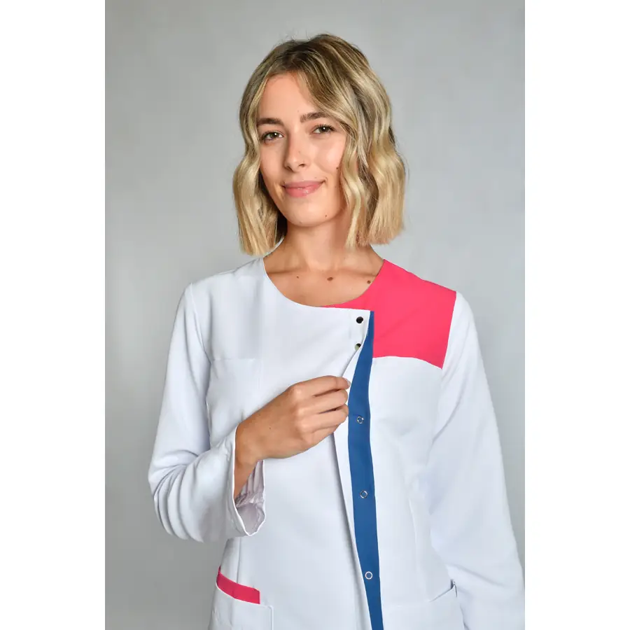 Chaqueta Dyneke 8817572 mujer blanca azul y fucsia 2 Chaqueta srta. Microfibra contraste fucsia y azul m/l Dyneke 8817572: vista frontal con modelo.