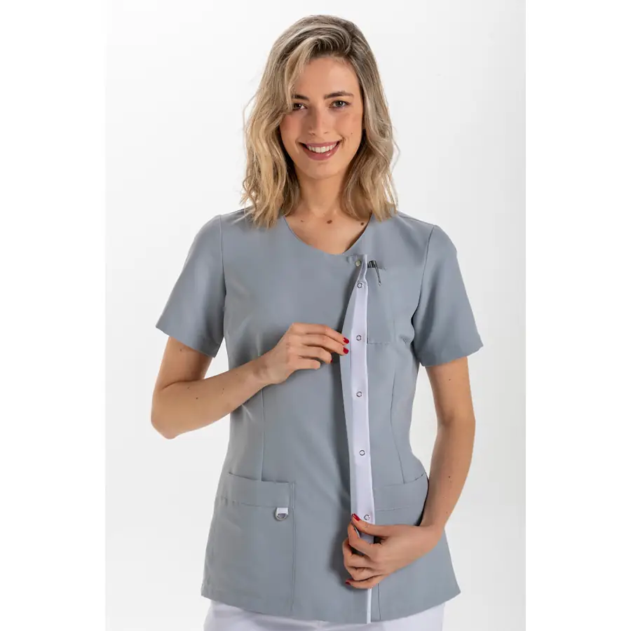 Chaqueta Dyneke 8821491 mujer gris tapeta blanco 3 Chaqueta sra.gris tapeta blanca Dyneke 8821491: vista frontal con modelo.