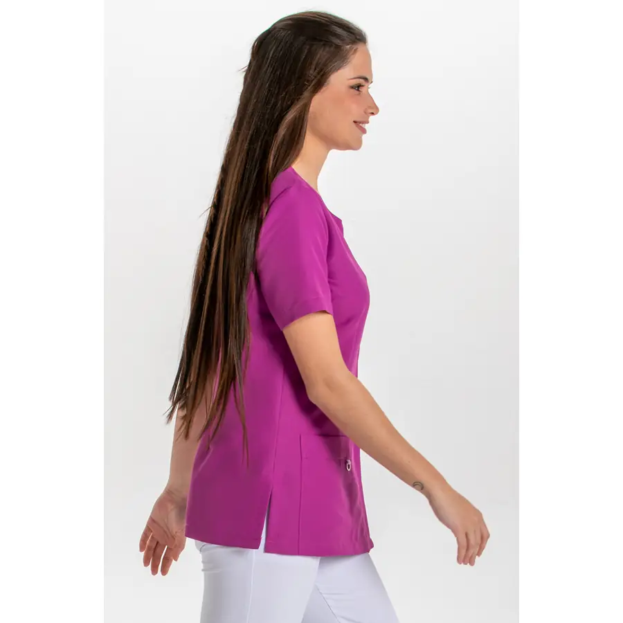Chaqueta Dyneke 8821568 mujer púrpura tapeta lila 4 Chaqueta sra.púrpura tapeta lila Dyneke 8821568: vista lateral con modelo.