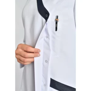 Chaqueta mujer cruzada corchete Dyneke 8827570: detalle del cuello y cierre.