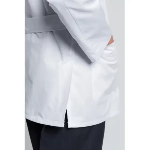 CHAQUETA BLANCA 8831 Dyneke 8831700: detalle del bolsillo y abertura lateral.