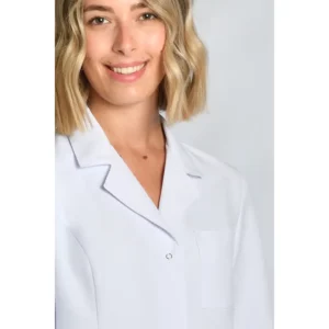 Bata mujer laboratorio microfibra Dyneke 8897570: detalle del cuello.