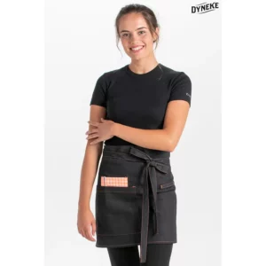 Delantal tejano corto cuadro naranja Dyneke 8969516: vista frontal con modelo.