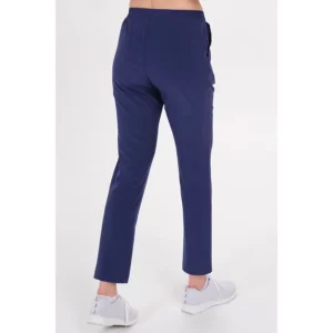Pantalón elástico sanitario azul marino Dyneke 9929202: vista trasera del pantalón con modelo.