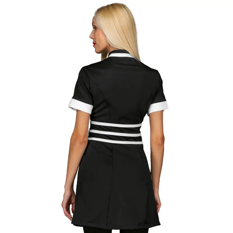 Casaca Isacco Cheyenne 004920 2 Casaca Isacco Cheyenne 004920, color Negro/Blanco, vista posterior con modelo
