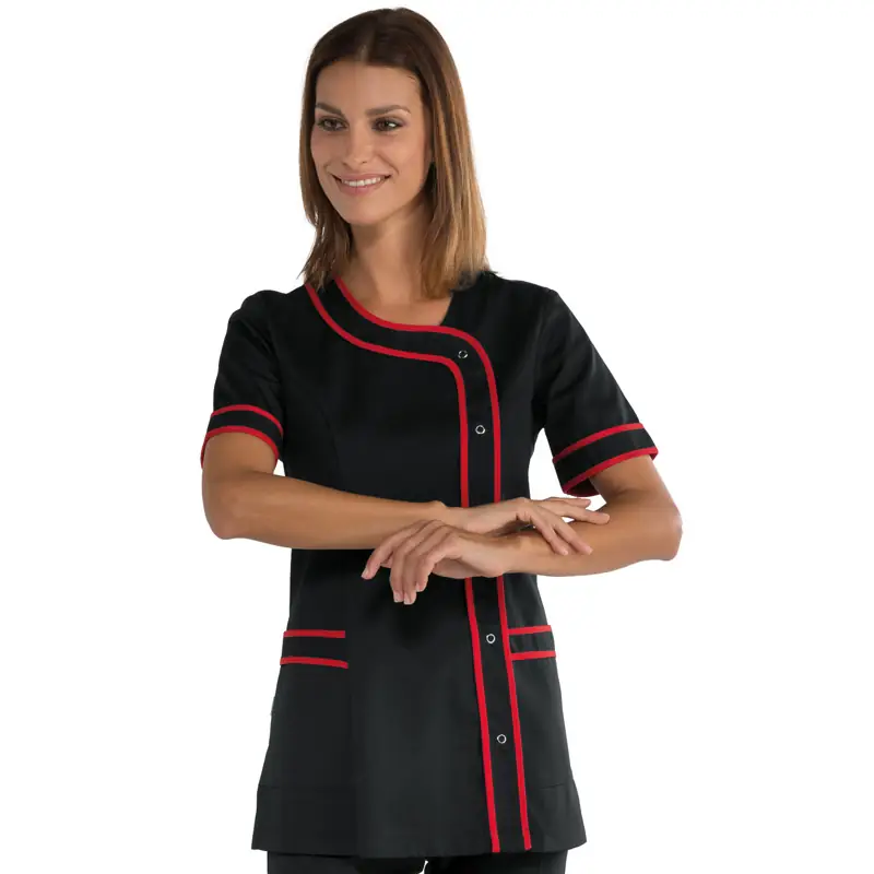 Casaca Isacco Brasilia 005807 1 Casaca Isacco Brasilia 005807, color Negro/Rojo, manga corta, vista con modelo