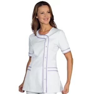 Casaca Isacco Brasilia 005827, color Blanco/Lilla, manga corta, vista con modelo