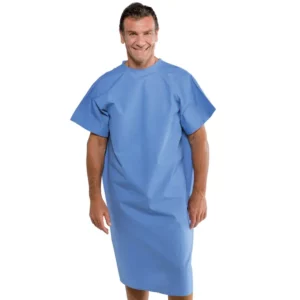 Camisón de paciente Isacco 006090, Celeste, vista frontal con modelo