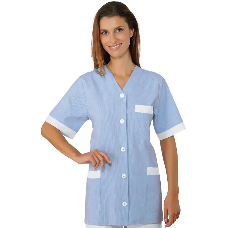Casaca Isacco Dacca 006122 1 Casaca Isacco Dacca 006122, color Raya azul, vista frontal con modelo