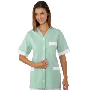 Casaca Isacco Dacca 006124, color Raya verde, vista frontal con modelo