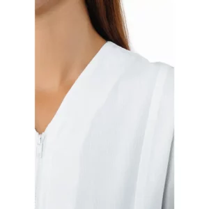 Casaca Isacco Victoria 006830, color Blanco, detalle del escote con modelo