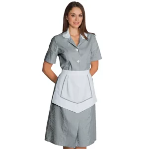 Uniforme Isacco Lipari 007361M con delantal, color Raya negro/Blanco, vista frontal con modelo