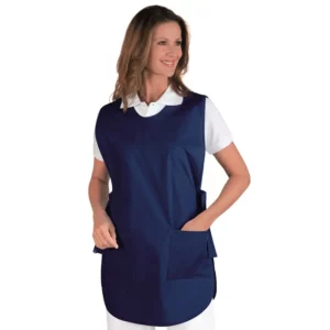 Delantal casulla Isacco Poncho 010002, color Blu, vista frontal con modelo