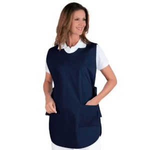 Delantal casulla Isacco Poncho 010222, color Blu dark, vista frontal con modelo