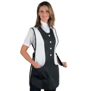 Delantal casulla Isacco Kingston 010301, color Negro, vista frontal con modelo