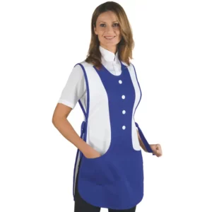 Delantal casulla Isacco Kingston 010306, color Blu cina, vista frontal con modelo