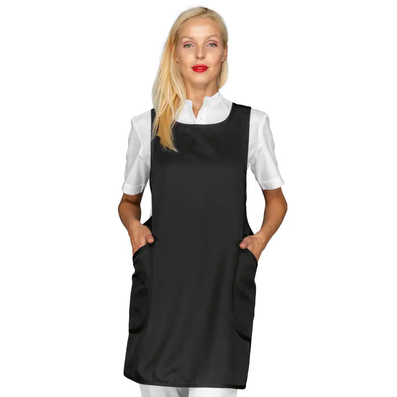 Delantal casulla Isacco Sakura 010401 1 Delantal casulla Isacco Sakura 010401, color Negro, vista frontal con modelo
