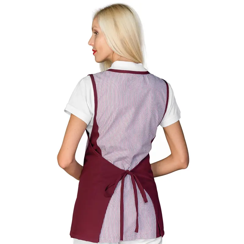 Casulla Isacco Papeete 013003 2 Casulla Isacco Papeete 013003, color Raya burdeos, vista posterior con modelo