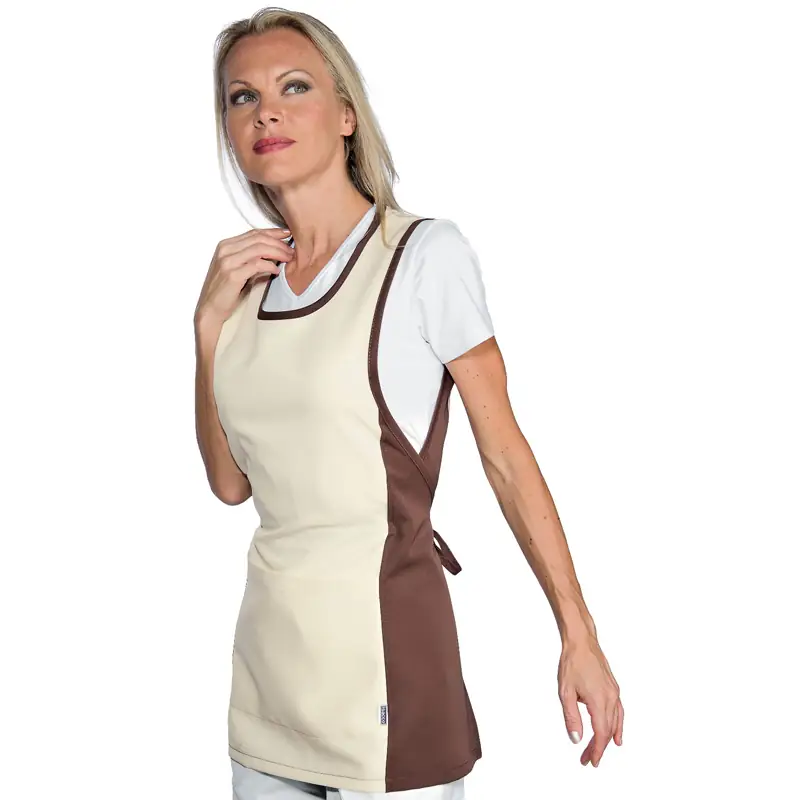 Casulla Isacco Papeete 013017 1 Casulla Isacco Papeete 013017, color Cacao/Crema, vista frontal con modelo