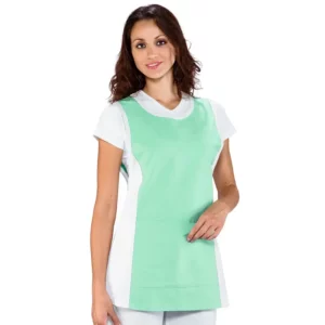 Casulla Isacco Papeete 013049, color Blanco/Verdino, vista frontal con modelo