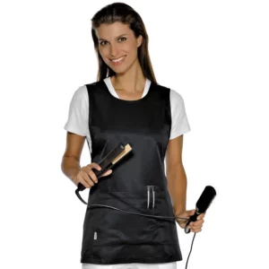 Casulla Isacco Papeete 013181, color Negro, vista frontal con modelo