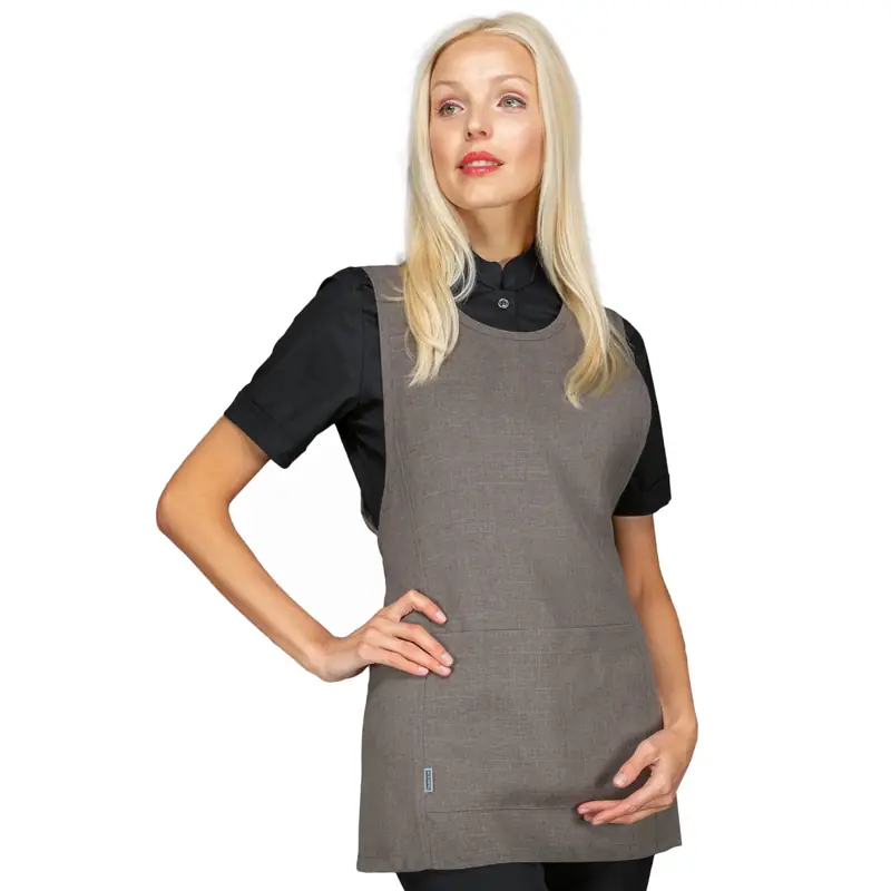 Casulla Isacco Papeete 013221 1 Casulla Isacco Papeete 013221, color Smoke, vista frontal con modelo