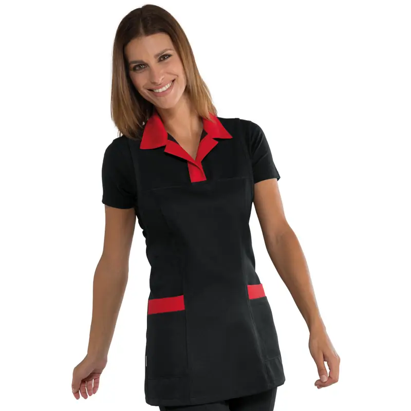 Casulla Isacco Trinidad 013307 1 Casulla Isacco Trinidad 013307, color Negro/Rojo, vista frontal con modelo