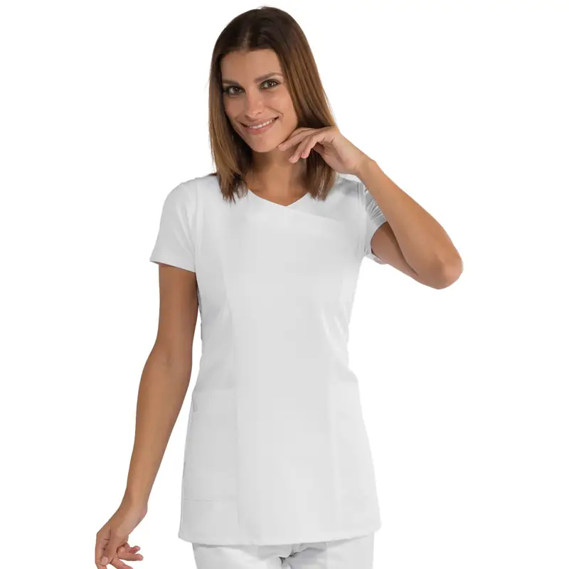 Casulla Isacco Malibú 013400 1 Casulla Isacco Malibú 013400, color Blanco, vista frontal con modelo