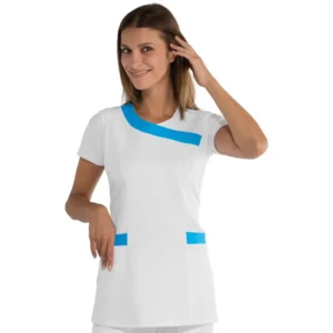 Casulla Isacco Malibú 013440, color Blanco/Turquesa, vista frontal con modelo
