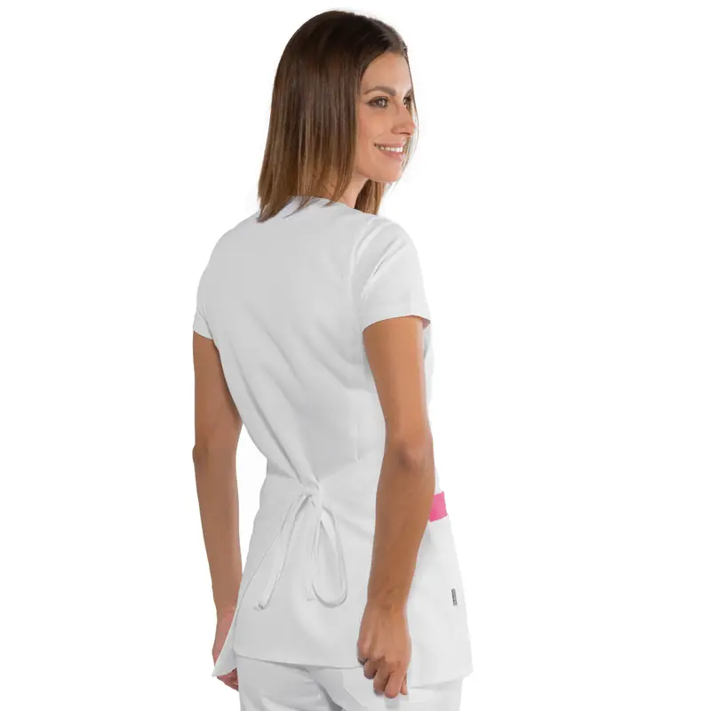 Casulla Isacco Malibú 013486 2 Casulla Isacco Malibú 013486, color Blanco/Fucsia, vista posterior con modelo
