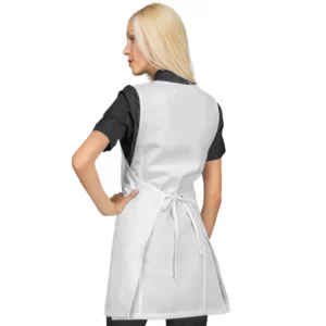 Casulla Isacco Papeete Long 013500, color Blanco, vista posterior con modelo