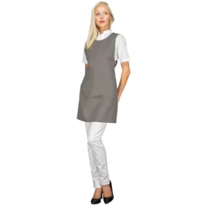 Casulla Isacco Papeete Long 013521, color Smoke, vista amplia frontal con modelo