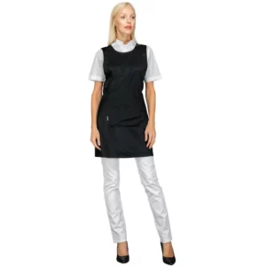 Casulla Isacco Papeete Long 013581, color Negro, vista amplia frontal con modelo