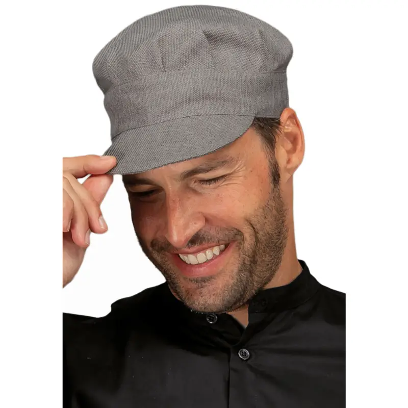 Gorra Isacco Sam 072121 3 Gorra Isacco Sam 072121, Smoke, tercera vista con modelo