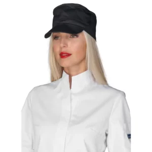 Gorra Charly Isacco 077031, color Negro, vista amplia con modelo