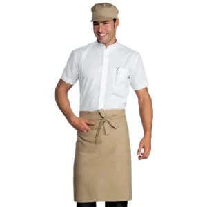 Delantal de cintura Isacco Guadalupe 086515, color Corda, vista frontal con modelo