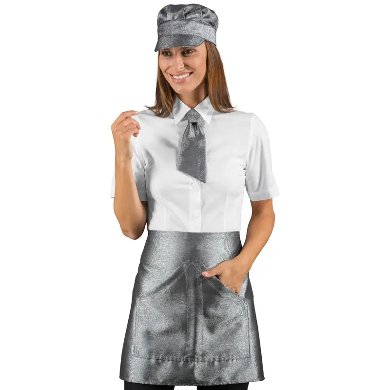 Delantal Isacco Orleans 086642 1 Delantal de cintura Isacco Orleans 086642, color Lurex silver, vista frontal con modelo