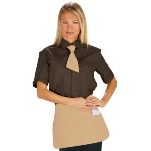 Delantal de cintura Isacco Pub 086715, color Biscotto, vista frontal con modelo