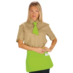 Delantal de cintura Isacco Pub 086726, color Mela, vista frontal con modelo