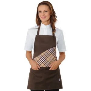 Delantal con peto Isacco Lollipop 087762, Moro/Tartan 415, vista con modelo