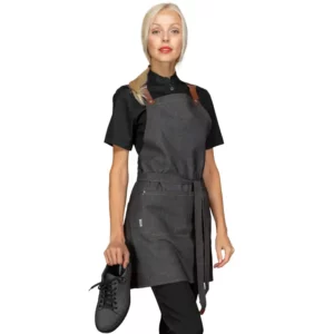 Delantal con peto Isacco Mexico Short 088641S, Black jeans, vista frontal con modelo