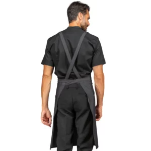 Delantal con peto Isacco Watson 088741, Black jeans, vista trasera con modelo