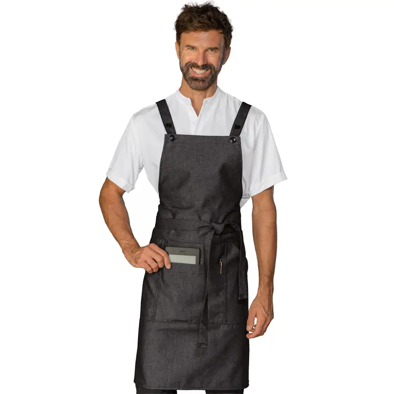 Delantal con peto Isacco Samurai Stone 088781 1 Delantal con peto Isacco Samurai Stone 088781, Negro, vista frontal con modelo
